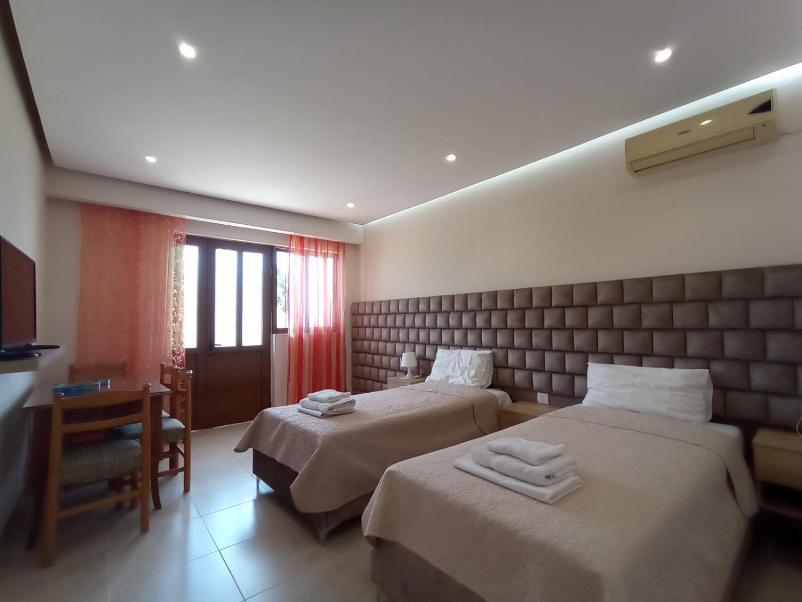 Achilles Apartments Sarande Bagian luar foto