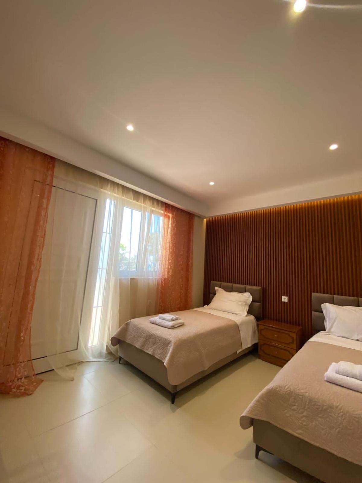 Achilles Apartments Sarande Bagian luar foto