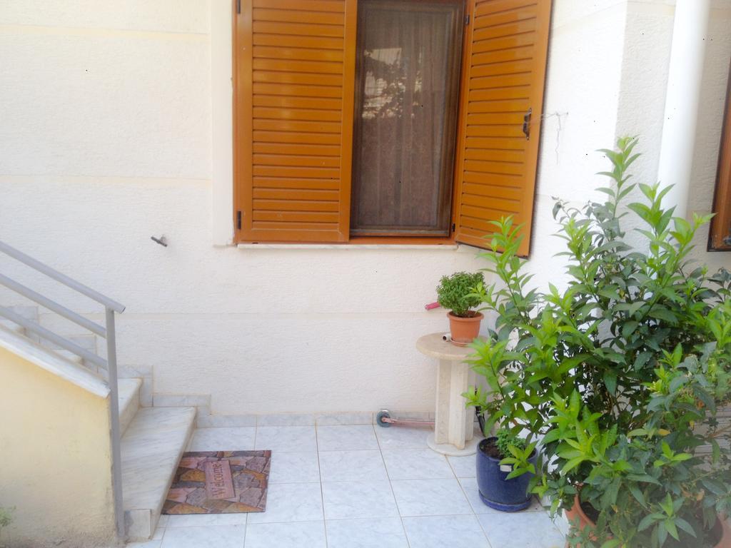 Achilles Apartments Sarande Bagian luar foto