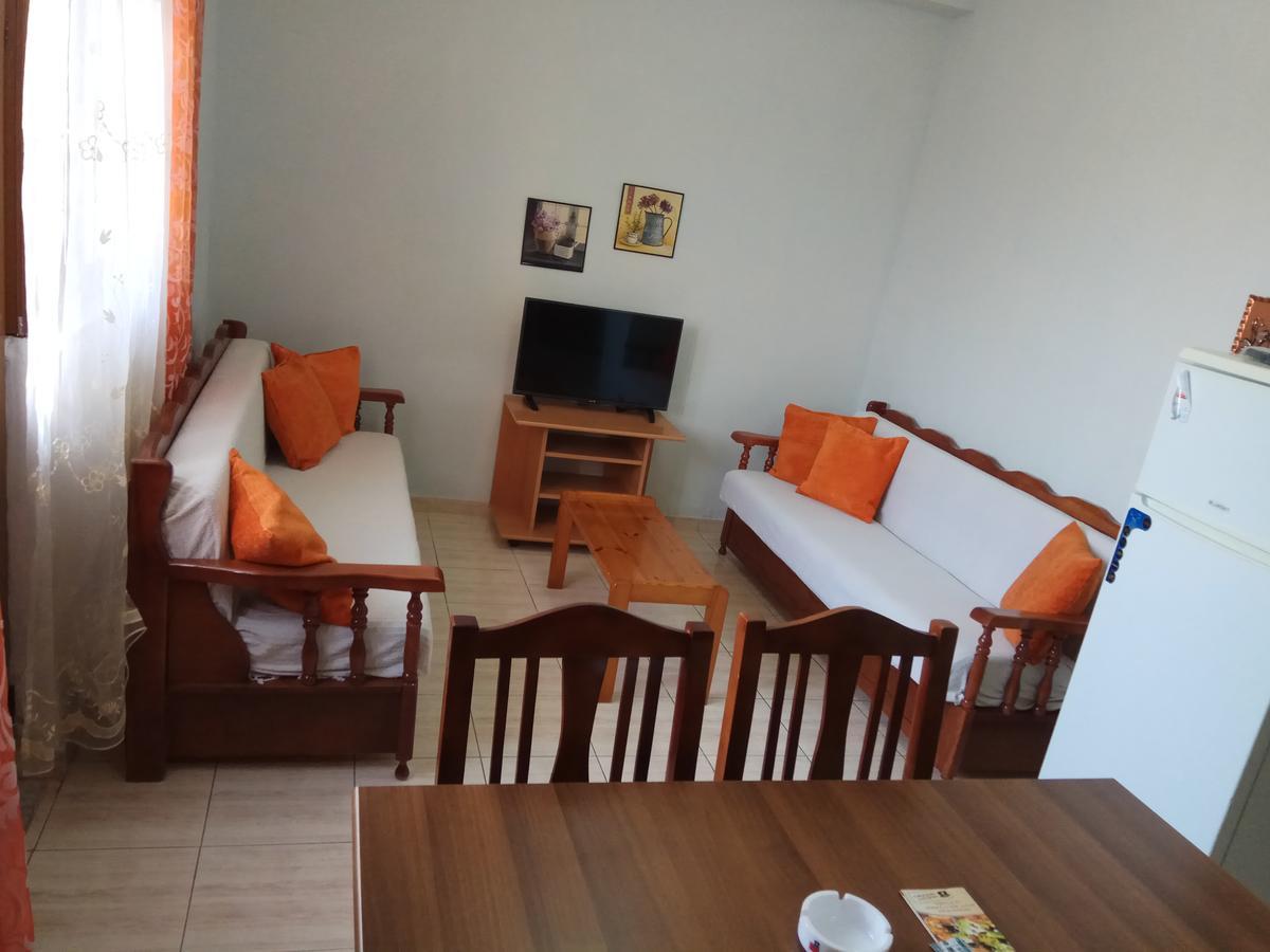 Achilles Apartments Sarande Bagian luar foto